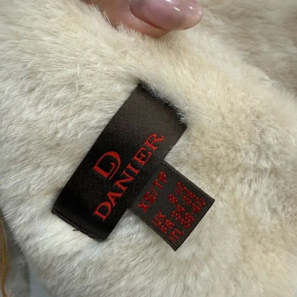 Danier 💯 % Sheepskin Suede Jacket - Picture 15 of 17